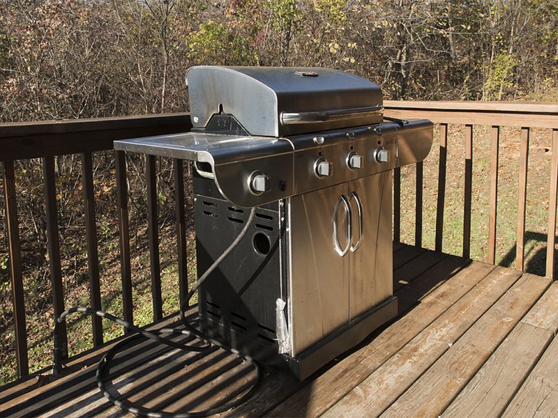 The Compton Mountain Cabin features a propane grill.