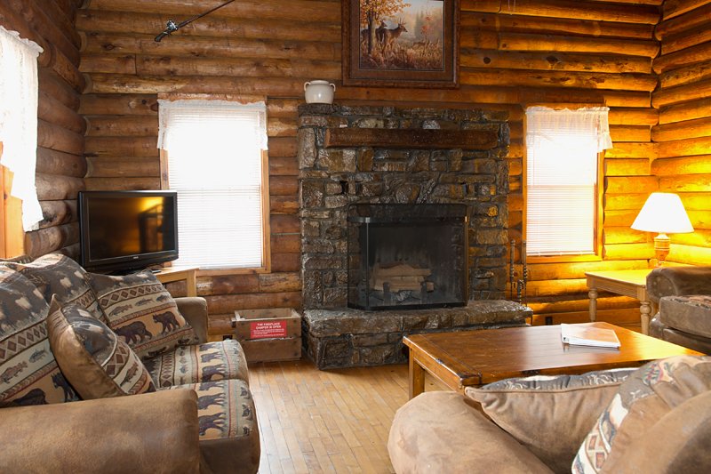 The spacious living area of the Mills Cabin