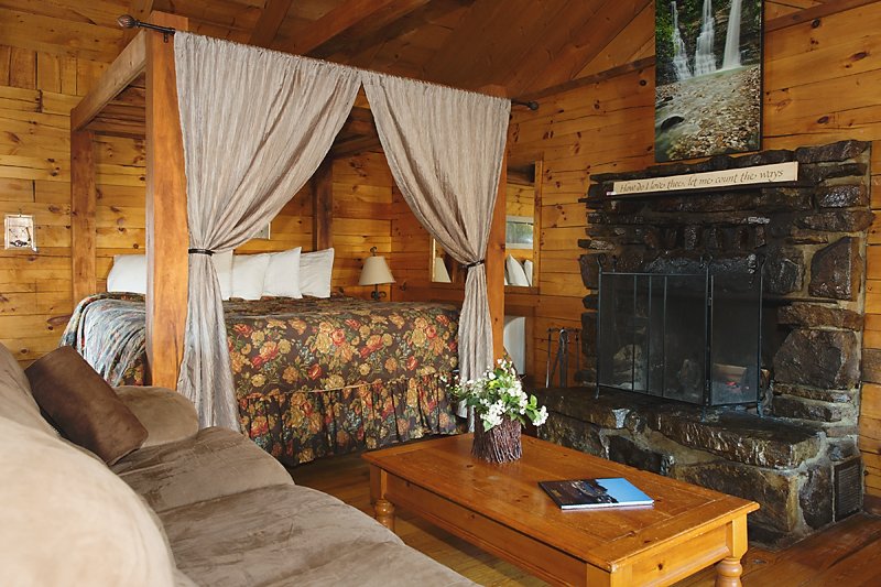 The living area of the Valley Dream Cabin