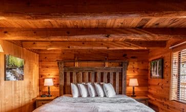 King Bed in Buffalo river Cabin