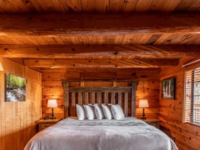 King Bed in Buffalo river Cabin