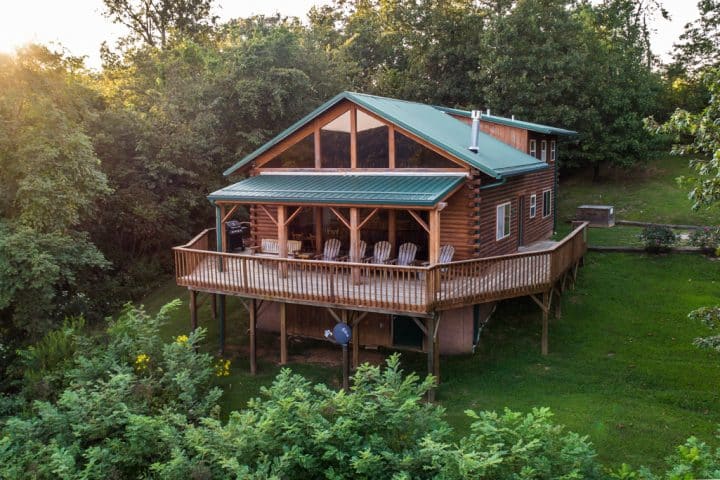 The Compton Mountain Cabin offers a secluded location and commanding view across the upper Buffalo River wilderness.