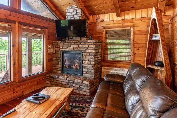 An eXtraordinary romantic getaway awaits you in Cabin X, Arkansas's most popular cabin for couples.
