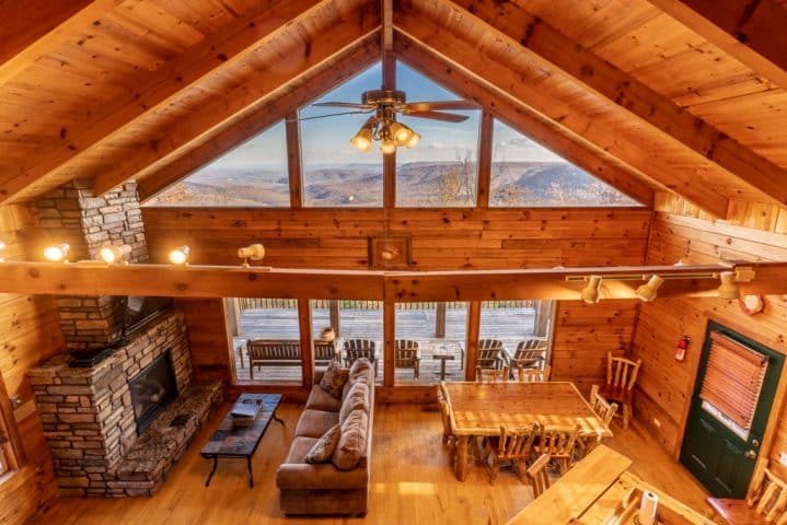 Overview of the Compton Mountain Cabin living area