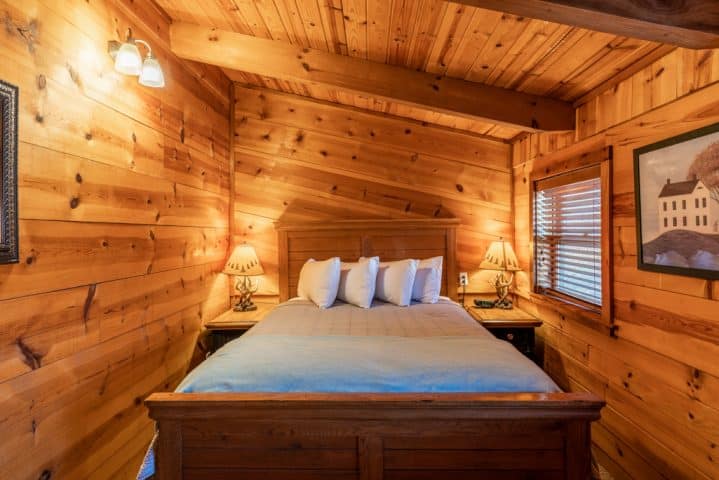 Private bedroom in loft of Compton Mountain Cabin