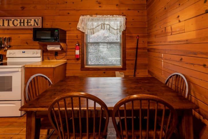 Dining area of Crossbow Cabin