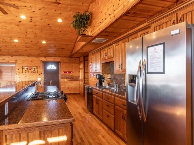 The Mountain Sunset Cabin has a large, fully-appointed kitchen that makes meal prep and clean up easy!