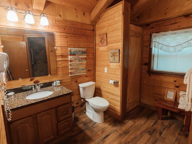 Enjoy a fully-furnished, modern showerbath in the Mountain Sunrise Cabin.