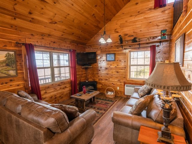 Relax with your family or friends in beautiful comfort in the Waterfall Cabin.