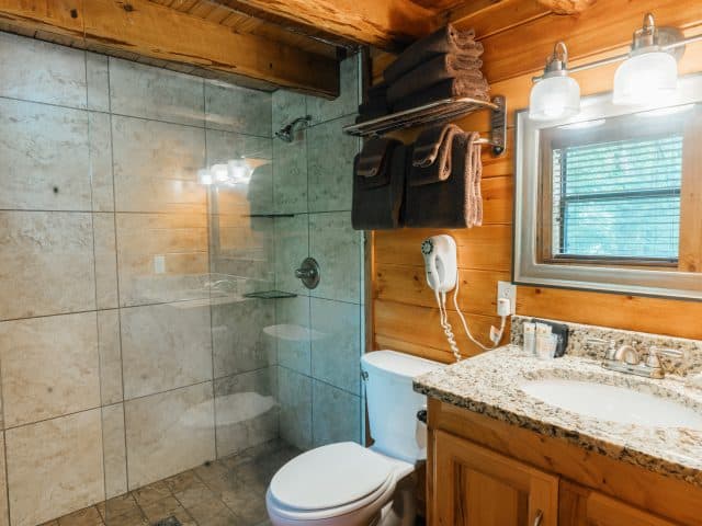 Enjoy a modern showerbath in Cabin 2.