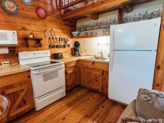 Whip up a terrific breakfast for your family in the Songbird Cabin's fully-appointed kitchen.