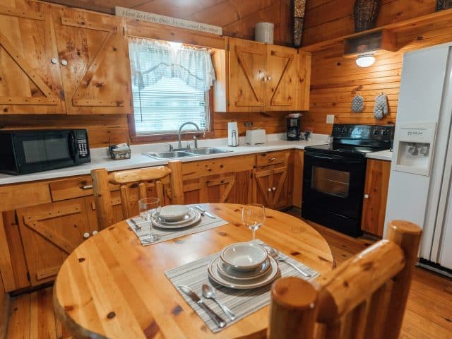 The lovely fully-appointed kitchen of the Valley Dream Cabin.