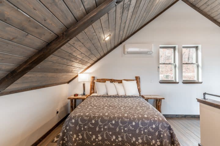 Loft bedroom of the Foxfire Cabin