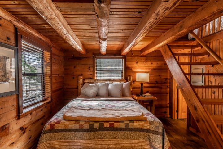 Queen bed in Cabin 2