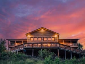 Riverwind Lodge Sunset Exterior
