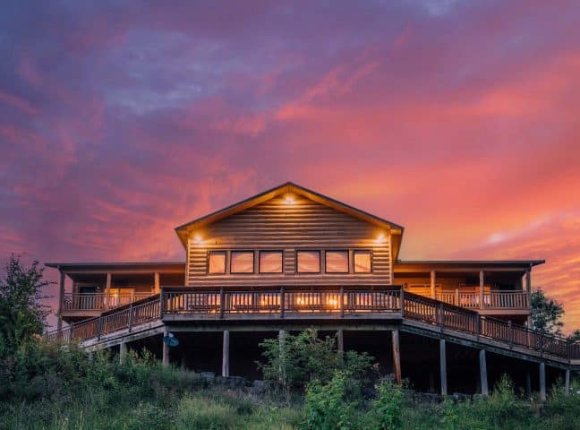 Riverwind Lodge Sunset Exterior