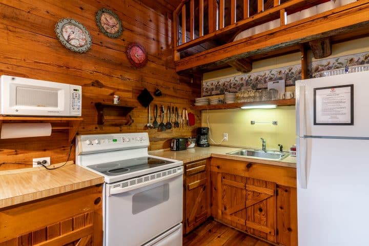 Whip up a terrific breakfast for your family in the Songbird Cabin's fully-appointed kitchen.