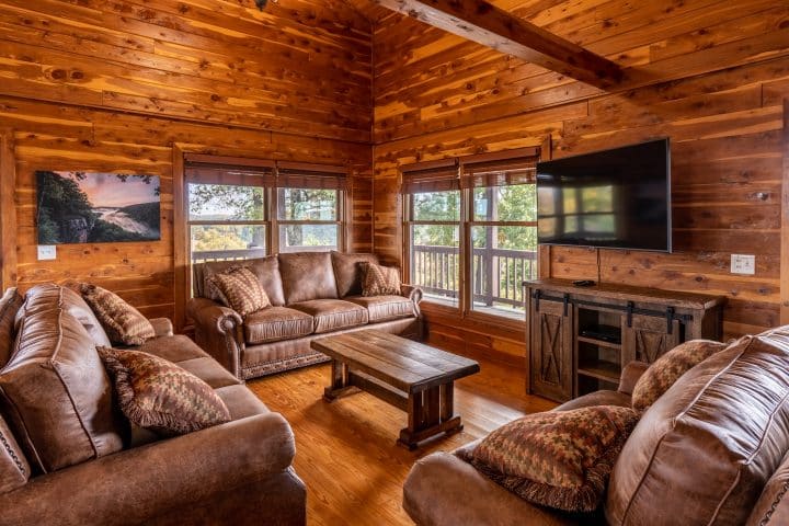 The living area of Big Sky Cabin