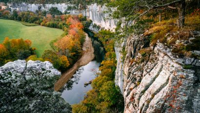 Fall color views over the upper Buffalo National River from Roark Bluff.